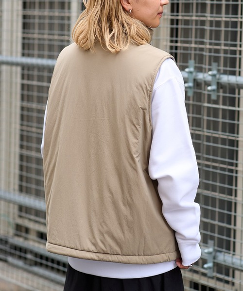UNIVERSAL OVERALL（ユニバーサルオーバーオール）の「INSULATION ZIPUP VEST（ベスト・メンズ・ベージュ/ライトブルーグレー/ブラック・MEDIUM/LARGE）」の11枚目の写真