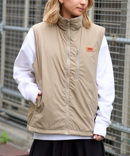 UNIVERSAL OVERALL（ユニバーサルオーバーオール）の「INSULATION ZIPUP VEST（ベスト・メンズ・ベージュ/ライトブルーグレー/ブラック・MEDIUM/LARGE）」の12枚目の写真