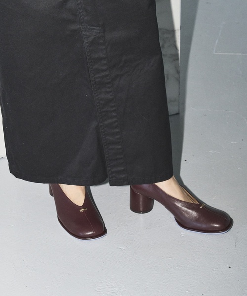 GRISE（グリーズ）の「GRISE6cmレザーオブリークハイバンプパンプス（パンプス・レディース・ブラック/アイボリー/ボルドー・25cm/22cm/22.5cm/23cm/23.5cm/24cm/24.5cm）」の3枚目の写真