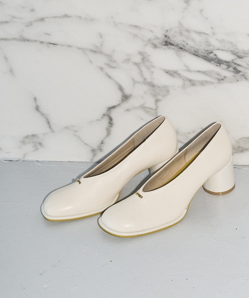 GRISE（グリーズ）の「GRISE6cmレザーオブリークハイバンプパンプス（パンプス・レディース・ブラック/アイボリー/ボルドー・25cm/22cm/22.5cm/23cm/23.5cm/24cm/24.5cm）」の6枚目の写真