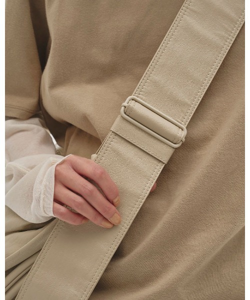TODAYFUL(トゥデイフル)の「TODAYFUL Ecoleather Shoulder Bag 12521019(ショルダーバッグ・レディース・ブラウン/ブラック/オフホワイト・FREE)」の8枚目の写真