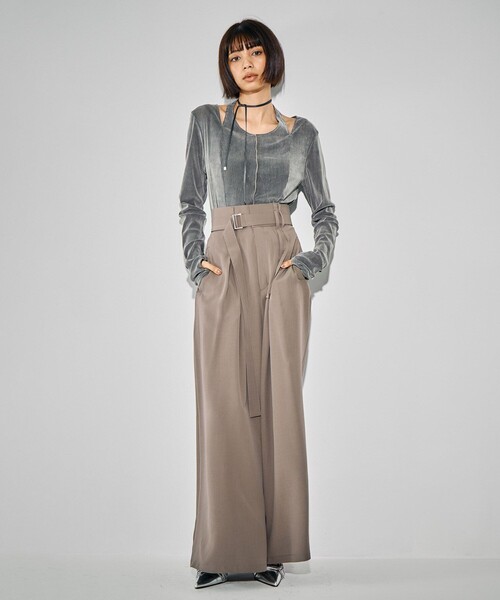 UNITED TOKYO（ユナイテッドトウキョウ）の「《完売間近！》スリットネックベロアプルオーバー｜ウォッシャブル/ストレッチ/細見え/カットアウト/秋服（Tシャツ/カットソー・レディース・ブラック/グレー/ブルー・FREE）」の5枚目の写真