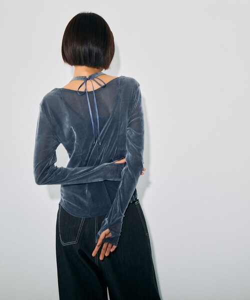 UNITED TOKYO（ユナイテッドトウキョウ）の「《完売間近！》スリットネックベロアプルオーバー｜ウォッシャブル/ストレッチ/細見え/カットアウト/秋服（Tシャツ/カットソー・レディース・ブラック/グレー/ブルー・FREE）」の21枚目の写真