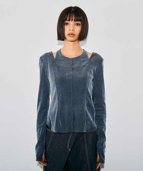 UNITED TOKYO（ユナイテッドトウキョウ）の「《完売間近！》スリットネックベロアプルオーバー｜ウォッシャブル/ストレッチ/細見え/カットアウト/秋服（Tシャツ/カットソー・レディース・ブラック/グレー/ブルー・FREE）」の22枚目の写真