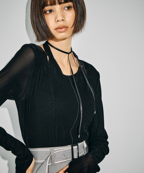 UNITED TOKYO（ユナイテッドトウキョウ）の「《完売間近！》スリットネックベロアプルオーバー｜ウォッシャブル/ストレッチ/細見え/カットアウト/秋服（Tシャツ/カットソー・レディース・ブラック/グレー/ブルー・FREE）」の2枚目の写真