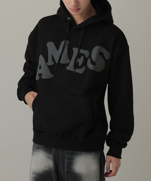 AMESWORLDWIDE（アメスワールドワイド）の「【UNISEX】AMES WORLDWIDE ／BIG TYPOフーディー（パーカー・レディース・ブラック/グレー/カーキ・MEDIUM/SMALL/LARGE）」の2枚目の写真