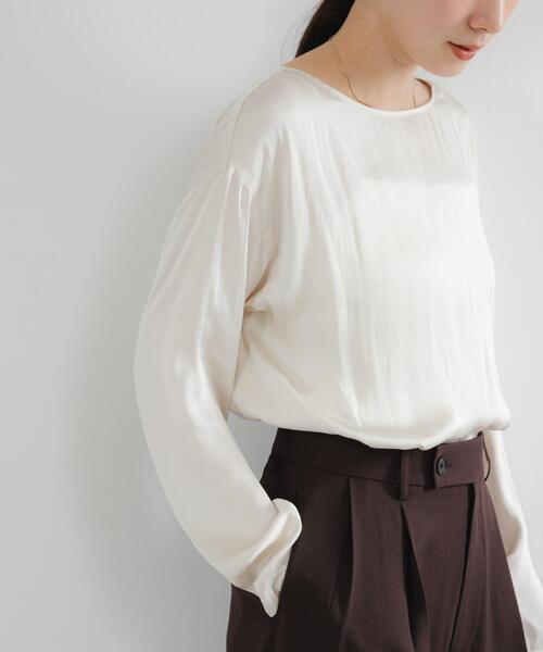 URBAN RESEARCH(アーバンリサーチ)の「ヴィンテージサテンTシャツブラウス(シャツ/ブラウス・レディース・ブラック/オフホワイト・FREE)」の2枚目の写真