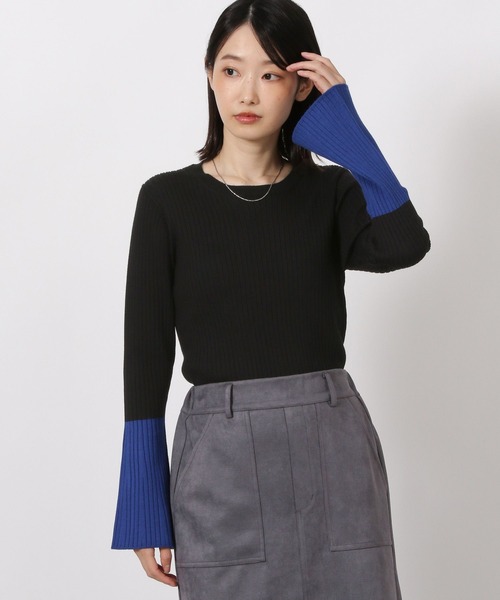 LAKOLE(ラコレ)の「12ゲージ袖配色ニット / 575972(ニット/セーター・レディース・モカ/ホワイト×ブラック/ブラック/ブルー・FREE)」の3枚目の写真