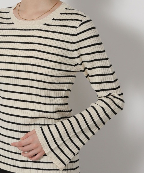 LAKOLE(ラコレ)の「12ゲージ袖配色ニット / 575972(ニット/セーター・レディース・モカ/ホワイト×ブラック/ブラック/ブルー・FREE)」の17枚目の写真