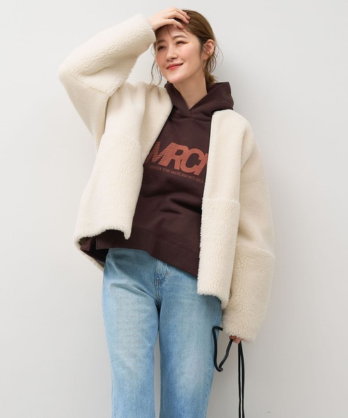 MICA&DEAL(マイカ&ディール)の「リバーシブルノーカラーボアコート(ノーカラーコート・レディース・オフホワイト/チャコールグレー/ブラウン・FREE)」の4枚目の写真