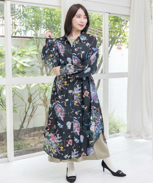 ScoLar（スカラー）の「ScoLar(スカラー) 星座と花束柄シャツワンピース（シャツワンピース・レディース・ブラック/グレー・MEDIUM）」の2枚目の写真