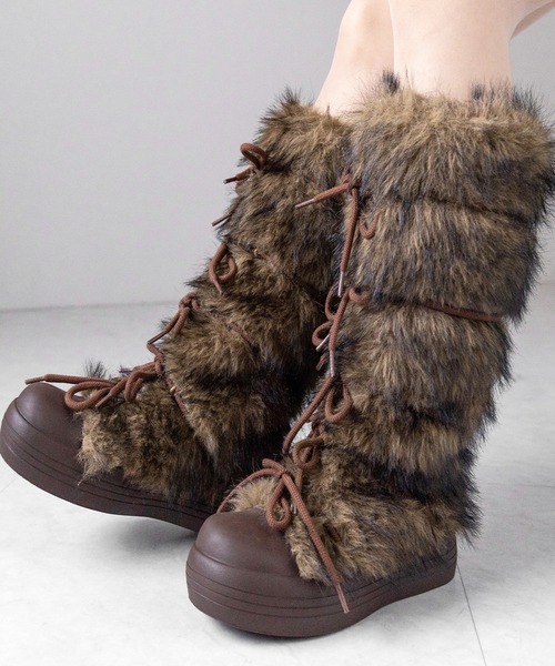 me+em select(ミームセレクト)の「【 2color 】ボリュームフェイクファーレースアップロングブーツ / volume fake fur laceup long boots(ブーツ・レディース・ブラック/ブラウン・36/37/40/38/39)」の2枚目の写真