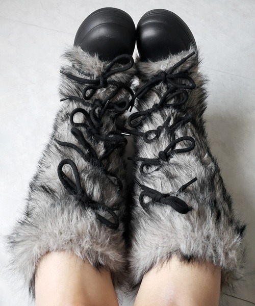 me+em select(ミームセレクト)の「【 2color 】ボリュームフェイクファーレースアップロングブーツ / volume fake fur laceup long boots(ブーツ・レディース・ブラック/ブラウン・36/37/40/38/39)」の9枚目の写真