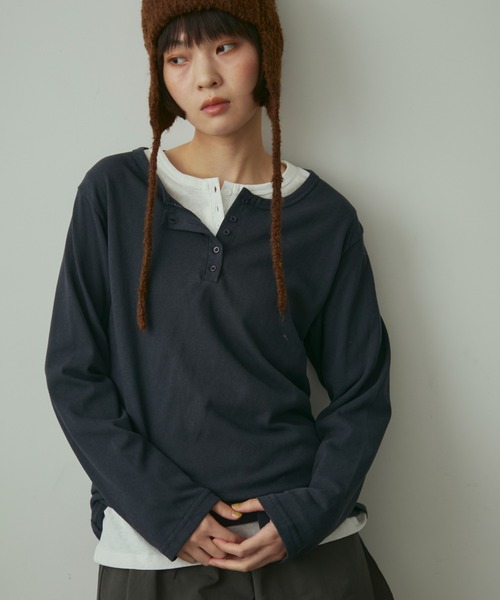 full/fill.(フルフィル)の「henly neck loose T / ヘンリーネックルーズT(Tシャツ/カットソー・レディース・ネイビー/オフホワイト・FREE)」の2枚目の写真