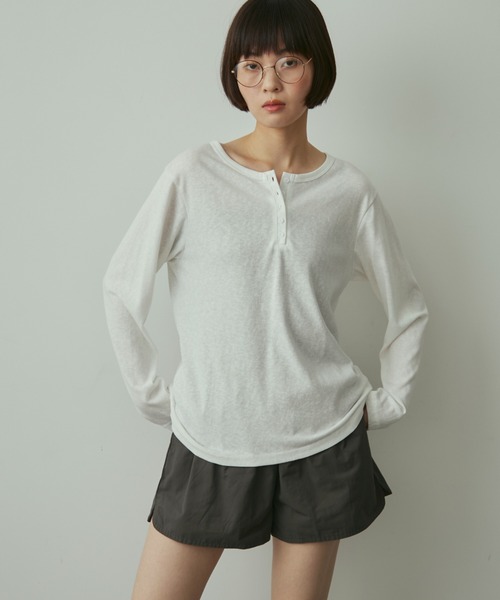 full/fill.(フルフィル)の「henly neck loose T / ヘンリーネックルーズT(Tシャツ/カットソー・レディース・ネイビー/オフホワイト・FREE)」の3枚目の写真