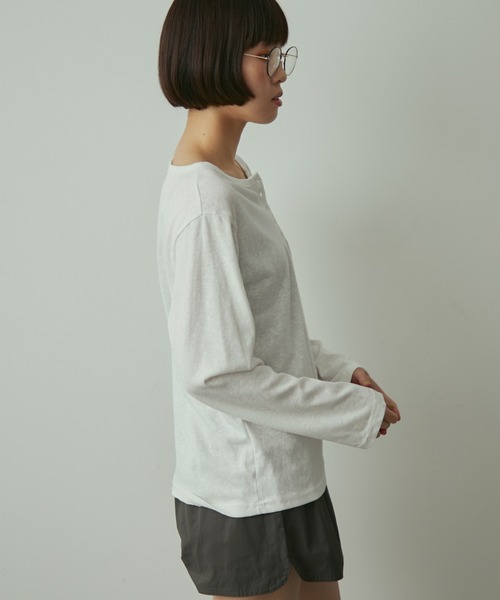 full/fill.(フルフィル)の「henly neck loose T / ヘンリーネックルーズT(Tシャツ/カットソー・レディース・ネイビー/オフホワイト・FREE)」の5枚目の写真