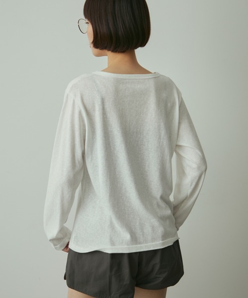 full/fill.(フルフィル)の「henly neck loose T / ヘンリーネックルーズT(Tシャツ/カットソー・レディース・ネイビー/オフホワイト・FREE)」の4枚目の写真