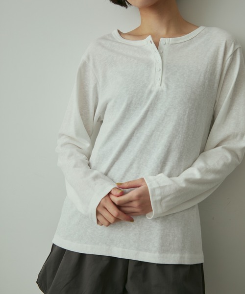 full/fill.(フルフィル)の「henly neck loose T / ヘンリーネックルーズT(Tシャツ/カットソー・レディース・ネイビー/オフホワイト・FREE)」の7枚目の写真