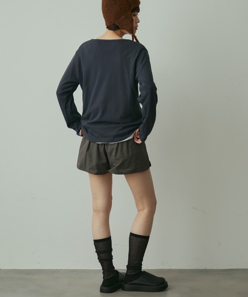 full/fill.(フルフィル)の「henly neck loose T / ヘンリーネックルーズT(Tシャツ/カットソー・レディース・ネイビー/オフホワイト・FREE)」の12枚目の写真