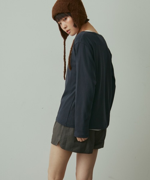 full/fill.(フルフィル)の「henly neck loose T / ヘンリーネックルーズT(Tシャツ/カットソー・レディース・ネイビー/オフホワイト・FREE)」の10枚目の写真