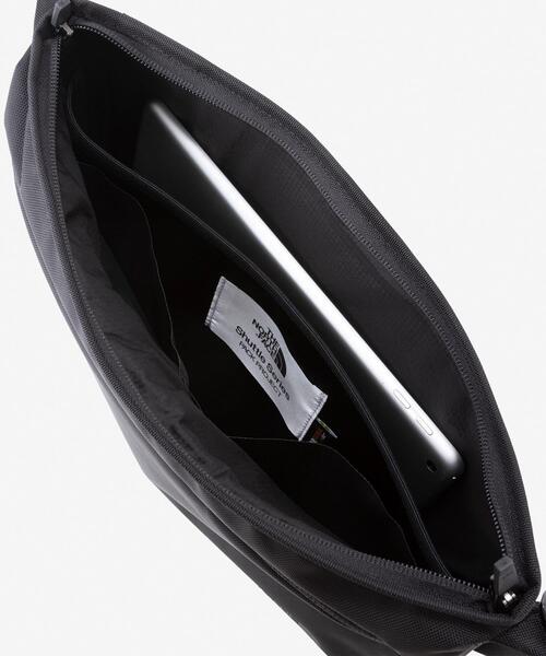 THE NORTH FACE（ザノースフェイス）の「THE NORTH FACE　Shuttle Shoulder Pouch（ショルダーバッグ・メンズ・ブラック・ONE）」の5枚目の写真