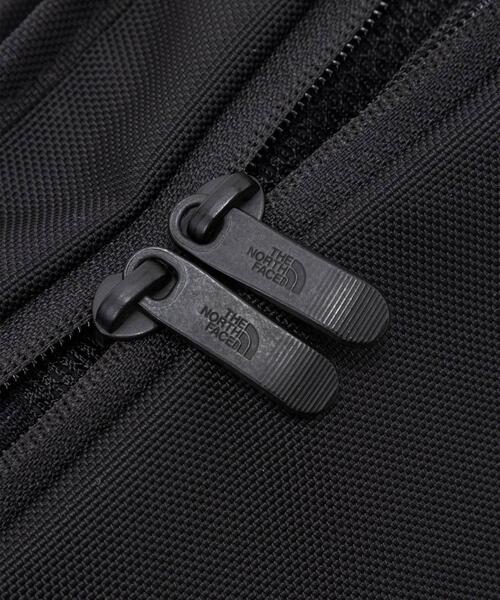 THE NORTH FACE（ザノースフェイス）の「THE NORTH FACE　Shuttle Shoulder Pouch（ショルダーバッグ・メンズ・ブラック・ONE）」の6枚目の写真