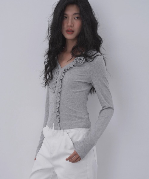 EIGHTHMONTH(エイスマンス)の「フリルラインVネックトップス EM26s005【EIGHTHMONTH】(Tシャツ/カットソー・レディース・ブラウン/グレー・S/M)」の4枚目の写真