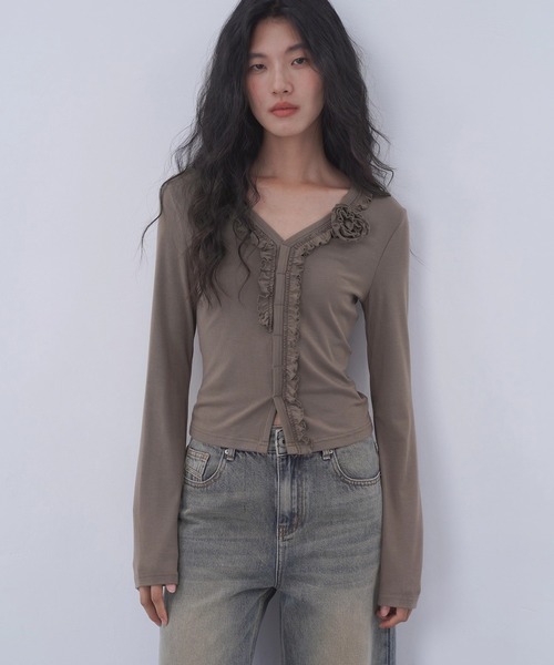EIGHTHMONTH(エイスマンス)の「フリルラインVネックトップス EM26s005【EIGHTHMONTH】(Tシャツ/カットソー・レディース・ブラウン/グレー・S/M)」の10枚目の写真