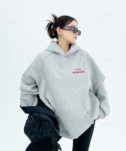 Dalfwin(ダールフィン)の「韓国ファッション RICECAKEレッドバックロゴフーディー(パーカー・レディース・グレー・FREE)」の14枚目の写真