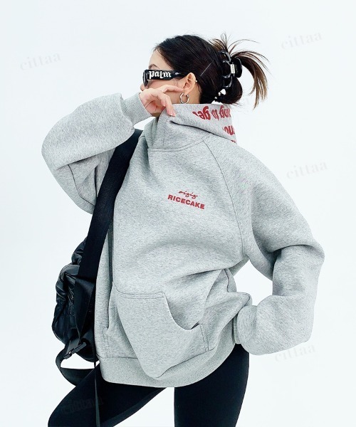 Dalfwin(ダールフィン)の「韓国ファッション RICECAKEレッドバックロゴフーディー(パーカー・レディース・グレー・FREE)」の10枚目の写真