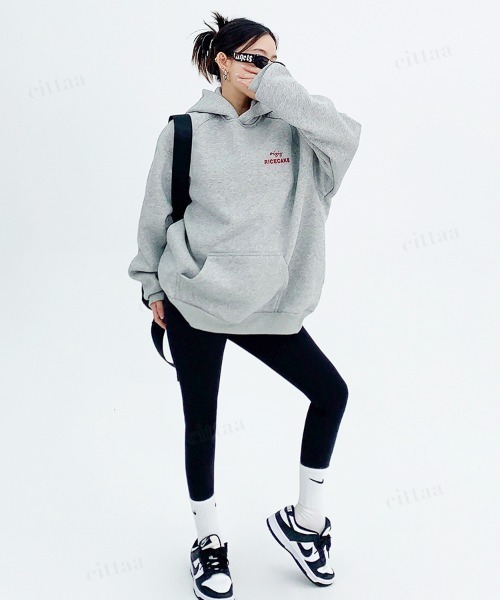 Dalfwin(ダールフィン)の「韓国ファッション RICECAKEレッドバックロゴフーディー(パーカー・レディース・グレー・FREE)」の7枚目の写真