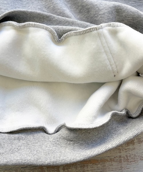 Dalfwin(ダールフィン)の「韓国ファッション RICECAKEレッドバックロゴフーディー(パーカー・レディース・グレー・FREE)」の2枚目の写真