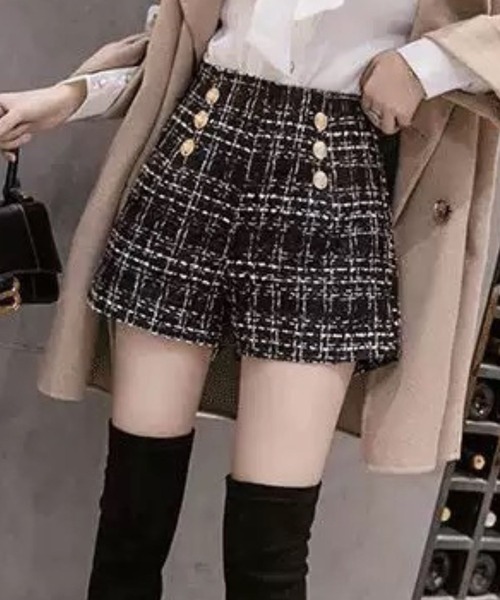 SPIGA(スピーガ)の「ダブルボタンツイードショートパンツ(その他パンツ・レディース・グレー/ブラック・SMALL/MEDIUM/LARGE/X-LARGE)」の2枚目の写真