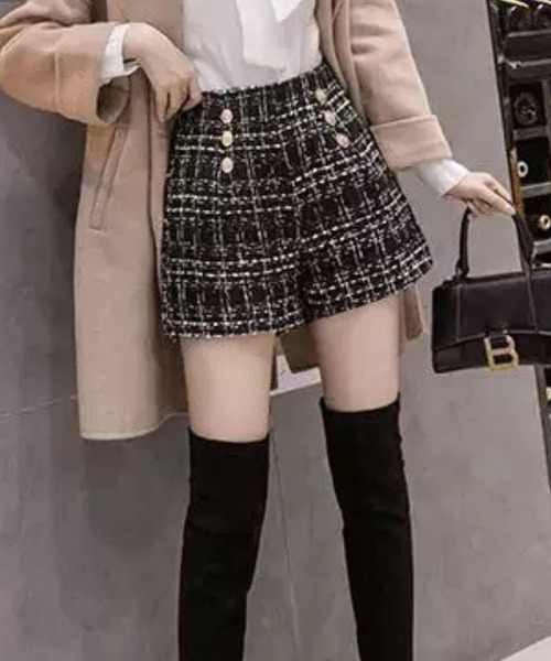 SPIGA(スピーガ)の「ダブルボタンツイードショートパンツ(その他パンツ・レディース・グレー/ブラック・SMALL/MEDIUM/LARGE/X-LARGE)」の3枚目の写真