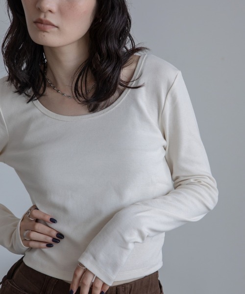 VACANCY(ヴァカンシー)の「ざっくりUネッククロップド丈トップス(Tシャツ/カットソー・レディース・アイボリー/ブラック/ブラウン/チャコールグレー・FREE)」の2枚目の写真