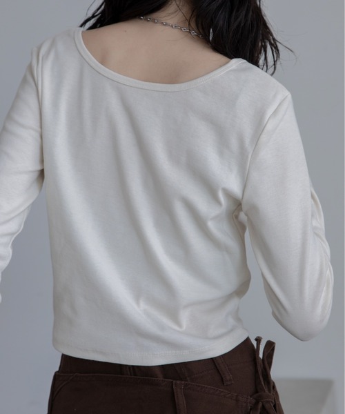 VACANCY(ヴァカンシー)の「ざっくりUネッククロップド丈トップス(Tシャツ/カットソー・レディース・アイボリー/ブラック/ブラウン/チャコールグレー・FREE)」の17枚目の写真