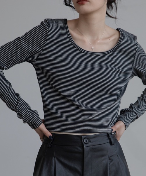 VACANCY(ヴァカンシー)の「ざっくりUネッククロップド丈トップス(Tシャツ/カットソー・レディース・アイボリー/ブラック/ブラウン/チャコールグレー・FREE)」の11枚目の写真