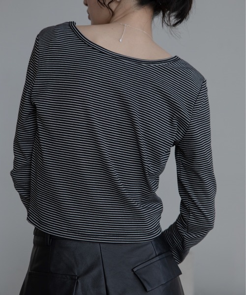 VACANCY(ヴァカンシー)の「ざっくりUネッククロップド丈トップス(Tシャツ/カットソー・レディース・アイボリー/ブラック/ブラウン/チャコールグレー・FREE)」の10枚目の写真