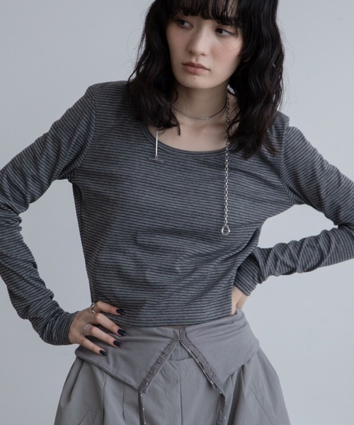 VACANCY(ヴァカンシー)の「ざっくりUネッククロップド丈トップス(Tシャツ/カットソー・レディース・アイボリー/ブラック/ブラウン/チャコールグレー・FREE)」の5枚目の写真