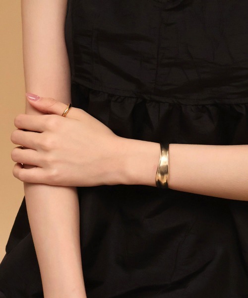 セール】マット スリム ニュアンス ウェーブ バングル（バングル