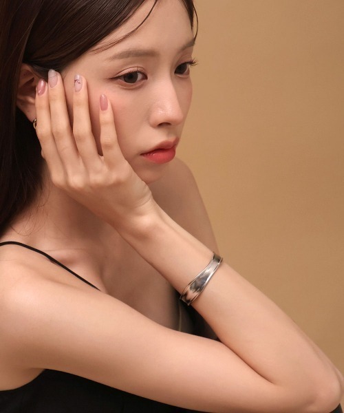 セール】マット スリム ニュアンス ウェーブ バングル（バングル