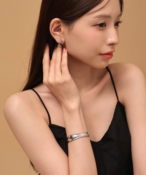 セール】マット スリム ニュアンス ウェーブ バングル（バングル