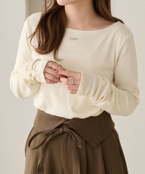 apres jour clair（アプレジュールクレア）の「【apres jour clair】プレート付きトップス（Tシャツ/カットソー・レディース・オレンジ系その他/アイボリー/ブラック/ブラウン系その他/ベージュ/オフホワイト/ピンク・X-LARGE/フリー）」の2枚目の写真