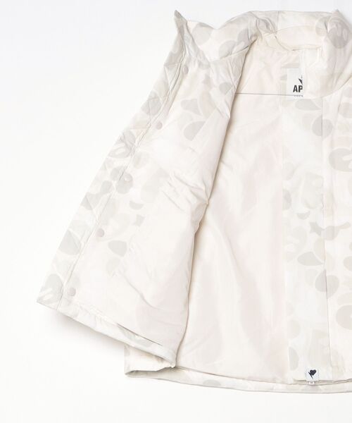 A BATHING APE(アベイシングエイプ)の「CAMO VEST DOWN JACKET(ダウンベスト・レディース・アイボリー・SMALL)」の5枚目の写真