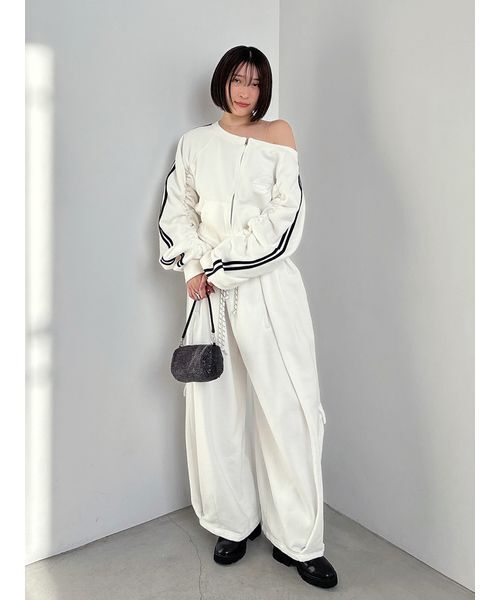 SNIDEL（スナイデル）の「【SNIDEL/NUTMEG】オフショルジップロゴプルオーバー（スウェット・レディース・グレー/ホワイト/ピンク・F）」の8枚目の写真