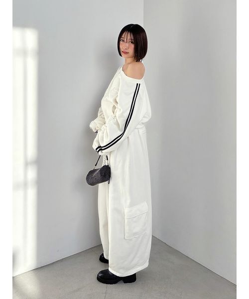 SNIDEL（スナイデル）の「【SNIDEL/NUTMEG】オフショルジップロゴプルオーバー（スウェット・レディース・グレー/ホワイト/ピンク・F）」の9枚目の写真