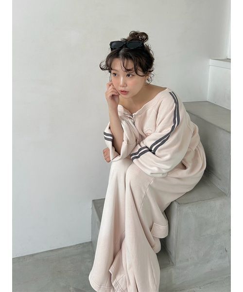 SNIDEL（スナイデル）の「【SNIDEL/NUTMEG】オフショルジップロゴプルオーバー（スウェット・レディース・グレー/ホワイト/ピンク・F）」の17枚目の写真