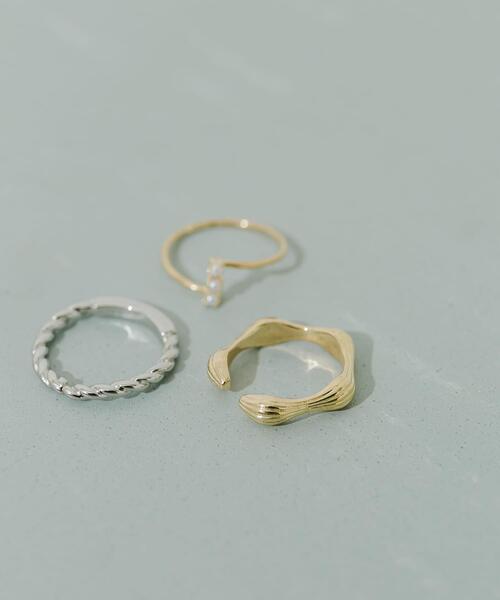 SMELLY(スメリー)の「3セットリング(リング・レディース・ゴールド系その他・-)」の3枚目の写真