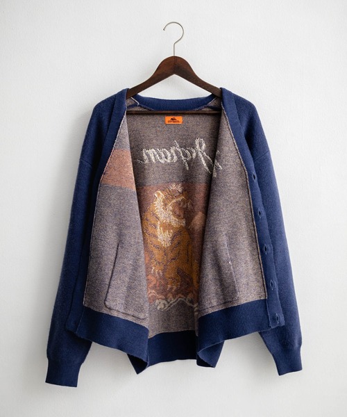 KRIFF MAYER（クリフメイヤー）の「KRIFF MAYER クリフメイヤー もちのび虎刺繍Vネックニットカーディガン 2523100（カーディガン/ボレロ・メンズ・ブルー/ブラック/ベージュ/カーキ・XL/L/M）」の8枚目の写真