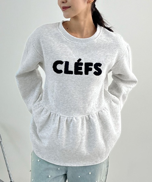 Futier land（フューティアランド）の「【新色追加】CLEFSロゴフリル裏起毛スウェット（スウェット・レディース・ネイビー/ブラック/クリーム/杢グレー・FREE）」の3枚目の写真